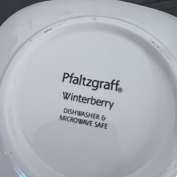 Pfaltzgraff Winterberry Holiday Appetizer Plates Set of 4 Brand New - Picture 3 of 3